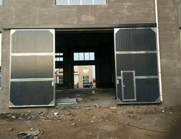 Industrial sliding door